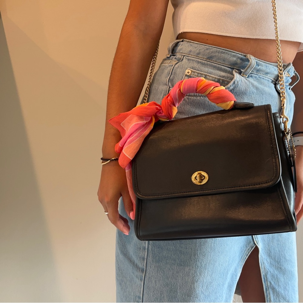 Coach Court Vintage Black Glove Tanned Leather Turnlock Bag 9870